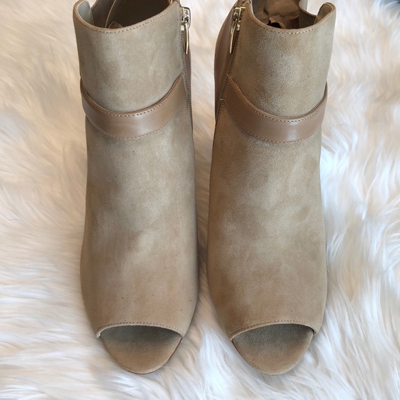 Marc Fisher | NWOB Peep Toe Shimmee Ankle Boots📦 - Picture 3 of 5